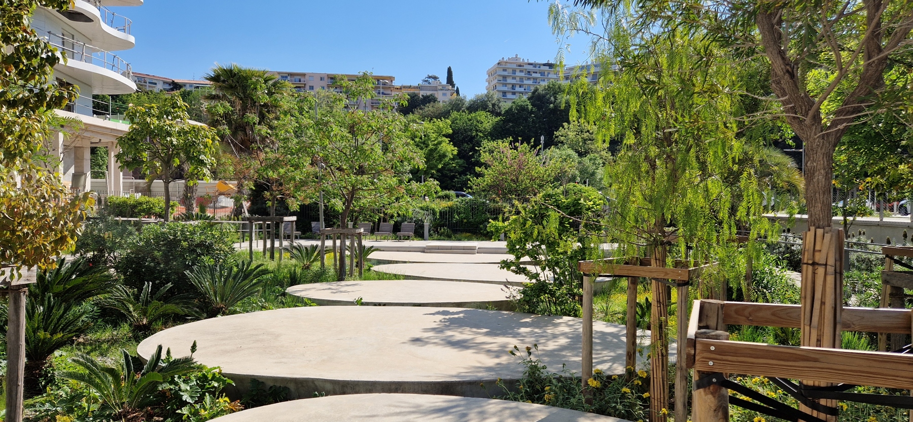 Illustration - Le jardin de l'Université en avril 2025