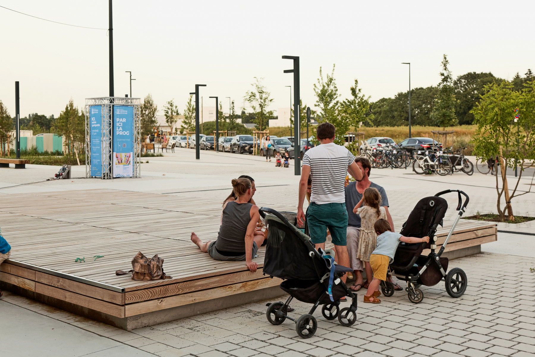 Illustration - Le grand deck en bois, en juin 2022