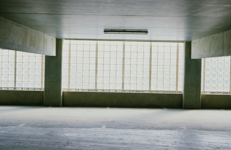 Illustration - Eclairage naturel du parking à travers les pavés de verre