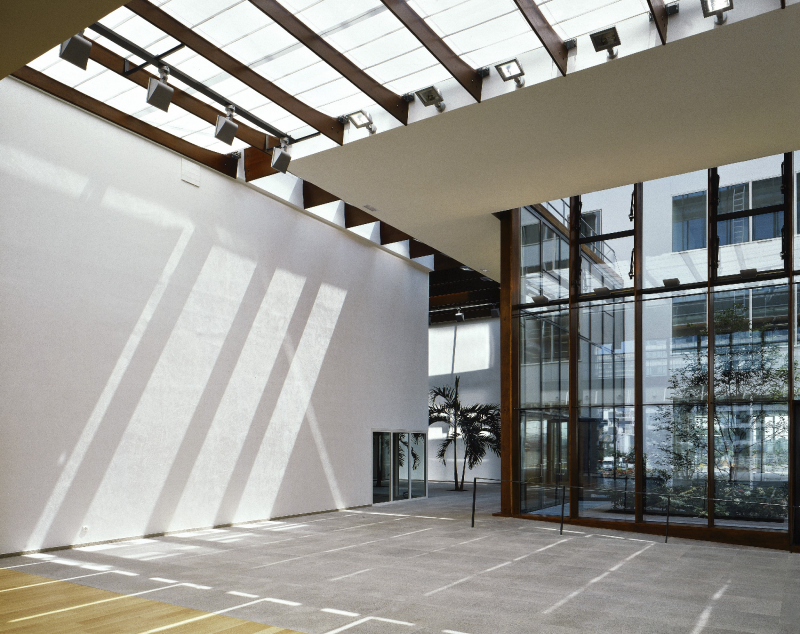 Illustration - Le hall ouvert sur le jardin