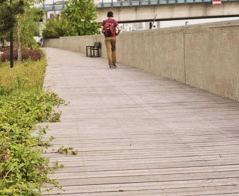 Illustration - Aménagement avec platelage sur les bords de Seine