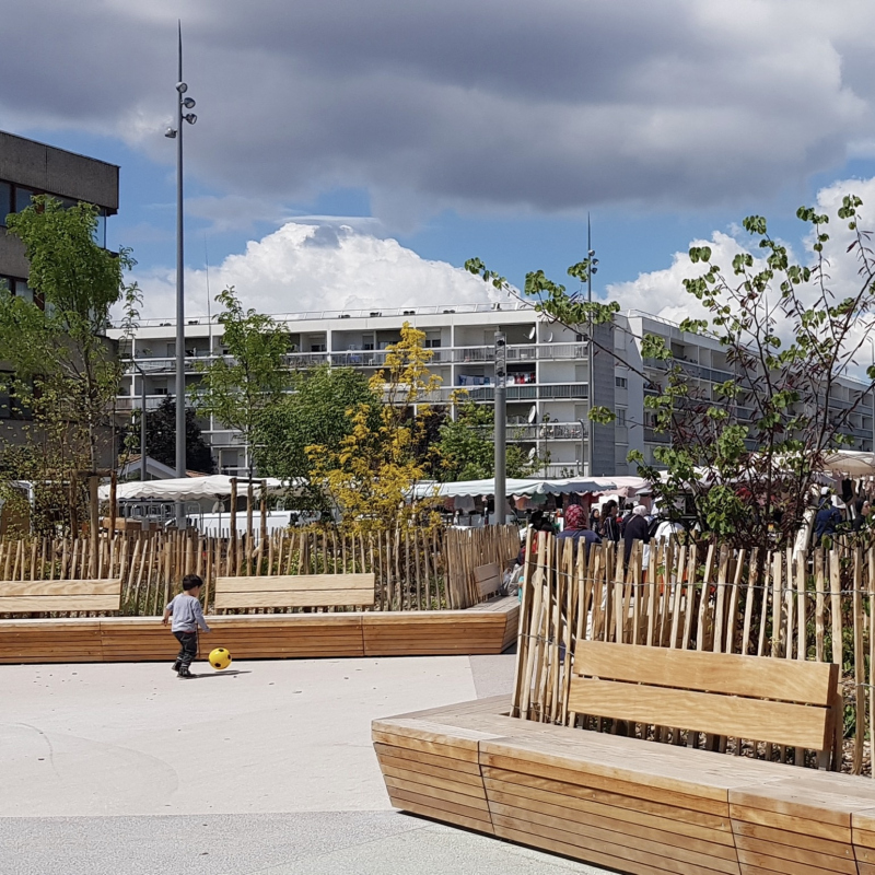 Illustration - Banc et ilot végétal de la place F Mitterrand
