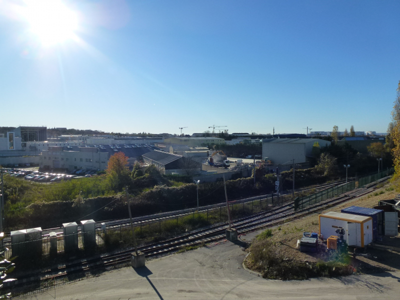 Illustration - Horizon depuis l'ouvrage d'art traversant les voies ferrées