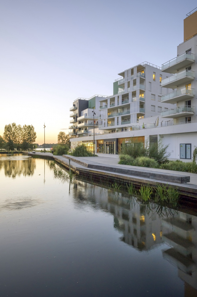 Illustration - Quai et banquette le long du canal