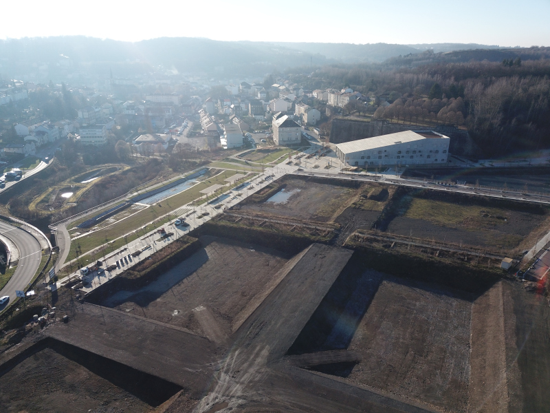 Illustration - La plateforme basse vue de drone © Lingenheld