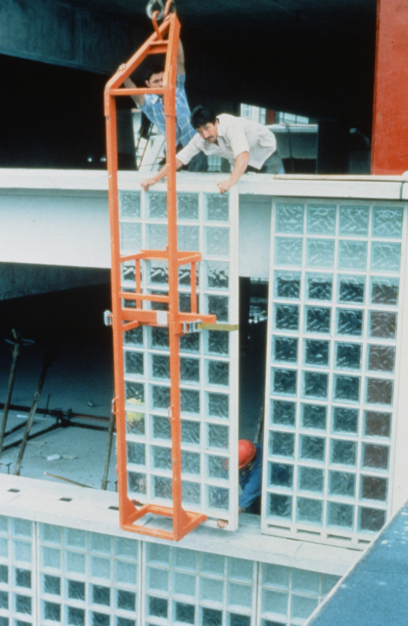 Illustration - Pose des façades en pavés de verre