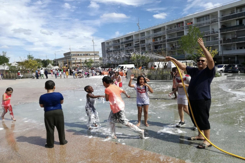 Illustration - La place durant les évènements pendant l’été