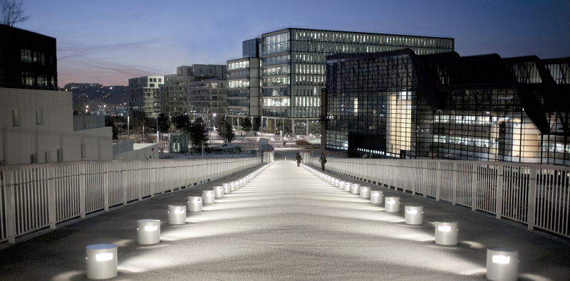 Illustration - L'éclairage du tablier est assuré par les bornes